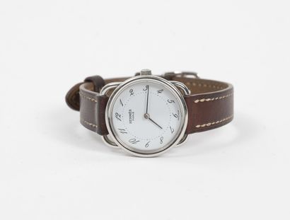 HERMES Paris, Arceau Men's wrist watch. 

Round steel case. 

Dial with white background...