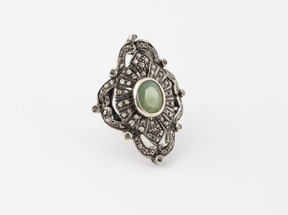 null White and gold-plated silver (800) ring in the form of a polylobed cartouche...