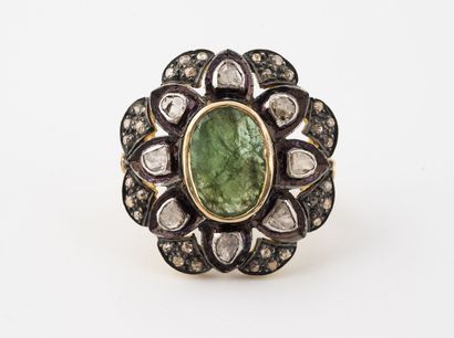 null Yellow gold (585) and silver (min. 800) flower ring centered on an emerald root...