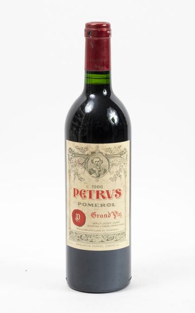 PETRUS 1 bouteille, 1986.

Pomerol.

Bon niveau (bas goulot).

Petites taches à l'étiquette.

Frottements...