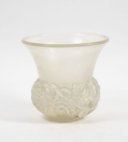 René LALIQUE (1860-1945) Vase Renoncules. 

Modèle créé en 1930.

Épreuve en verre...