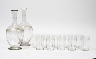Service of glasses including:

-Two carafes...