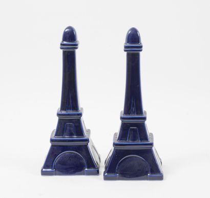 null Pair of Eiffel Tower bottles, in blue glazed ceramic.

Removable stoppers.

H....