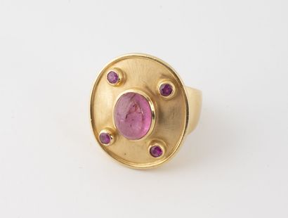 Yellow gold (750) ring with a large oval...