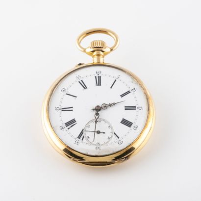 null Important pocket watch in yellow gold (750).
Plain back cover. 
White enamelled...