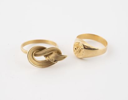 Lot of two yellow gold rings (750), one ring...