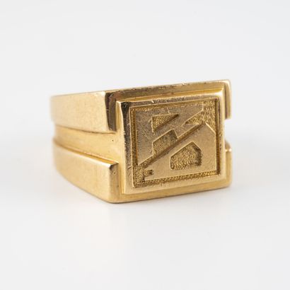 Ring in yellow gold (750), with a rectangular...