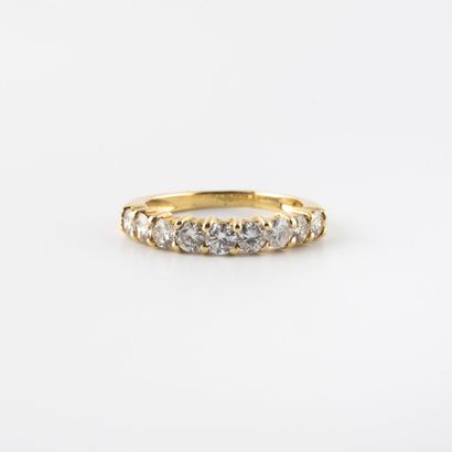 Half American wedding ring in yellow gold...