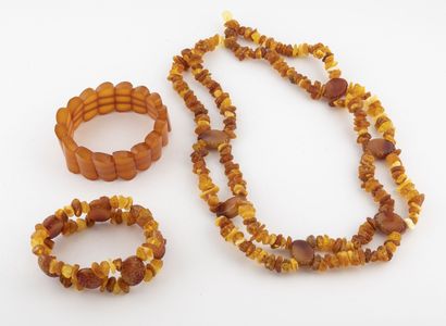 Half-set comprising a necklace with two rows...