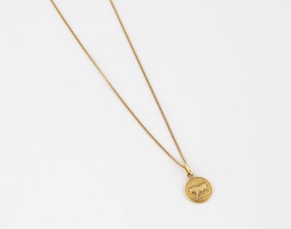 Yellow gold (750) necklace with a round pendant...