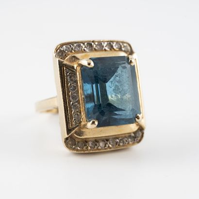 Yellow gold (585) ring with a rectangular...