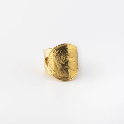Yellow gold (750) signet ring centered with...
