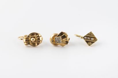 null Lot of three yellow gold (750) sleepers adorned with white stone or line of...