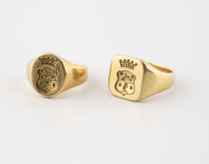 Two signet rings in yellow gold (750) with...