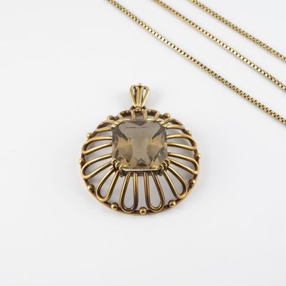 null Yellow gold (585) necklace and round openwork pendant in yellow gold (585),...