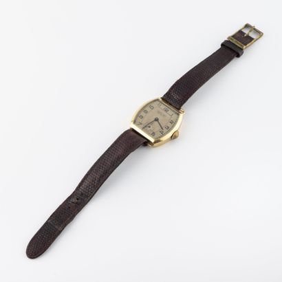 LONGINES Ladies' wristwatch. 
Yellow gold (750) barrel case.
Dial signed in gold....