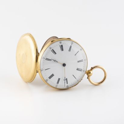 null Pocket watch in yellow gold (750).
Back cover with radiating guilloche decoration....