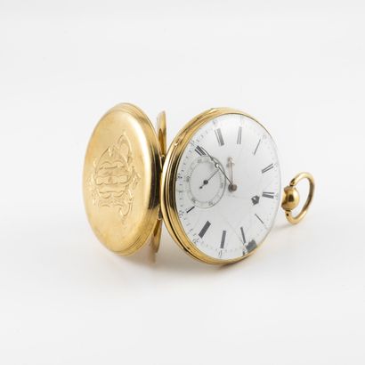 null Pocket watch in yellow gold (750).
Back cover with chased decoration of a figure...