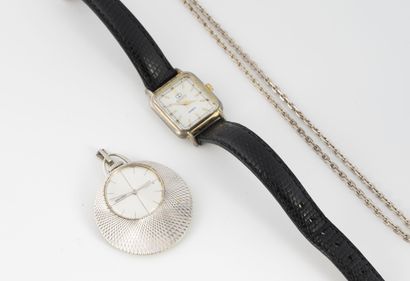 SEIKO ou GUCCI Lot of two watches including : 
- SEIKO
Silvered metal pendant watch....