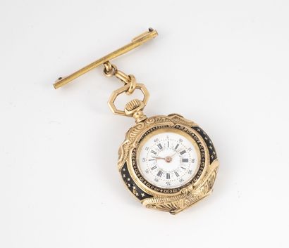 null Petite montre de col savonnette en or jaune (750) en partie émaillée noire....