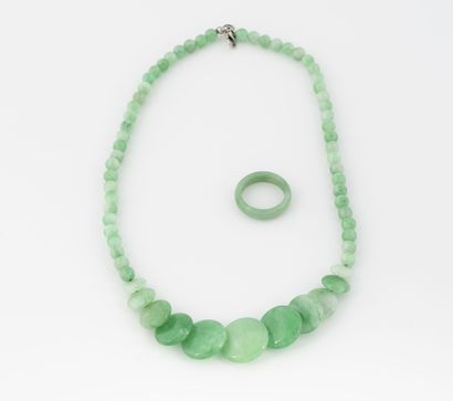 null Necklace with round lozenges in fall and green jade beads. 
Clasp snap hook...