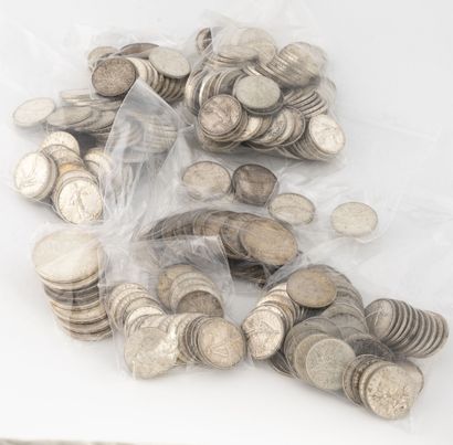 null Important lot of silver coins (min 800) including : 
- 246 coins of 5 francs....
