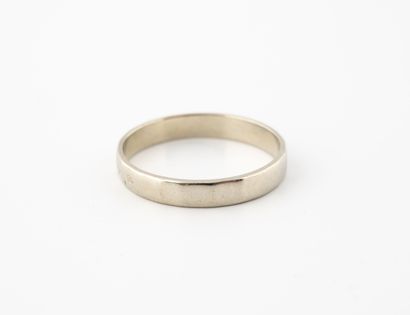 null Small wedding ring in white gold (750) with faceted edges. 
Weight : 1.6 g -...