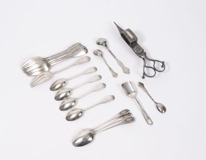 Lot of silver objects (950):
- six cake forks...