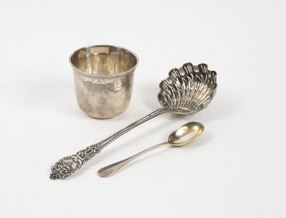 null Silver lot (950) including : 
- A goblet round bottom with the neck underlined...