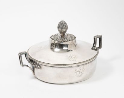 null Flat-bottomed covered silver vegetable dish (950) with a neck highlighted with...