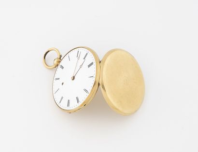 null Flat pocket watch in yellow gold (750). 
Back cover with radiating guilloche...