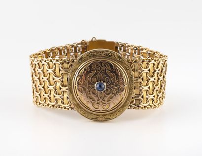 null Bracelet ruban en or jaune et rose (750) centré d'un médaillon rond à motifs...