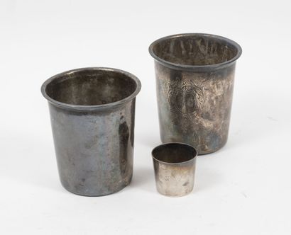 null Three silver goblets (950) :
- a pair of litron shape, figured F.C. and C.C....