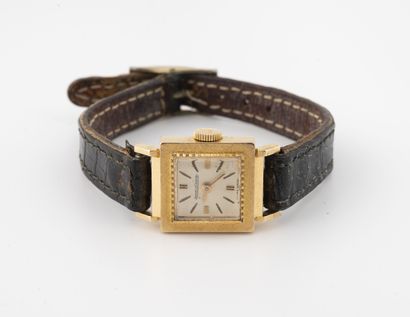 JAEGER-LECOULTRE Montre bracelet de dame. 
Boîtier rectangulaire en or jaune (750).
Cadran...