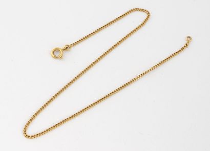 null Short neck chain in yellow gold (750) with curb chain. 
Clasp ring spring.
Weight...