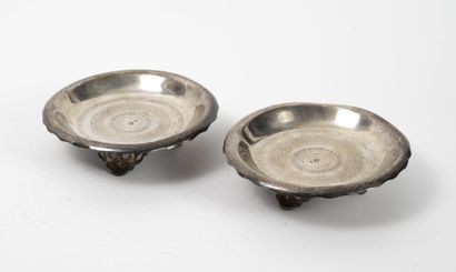 EMPIRE OTTOMAN Two silver cups (min 800) resting on three openwork feet in the form...