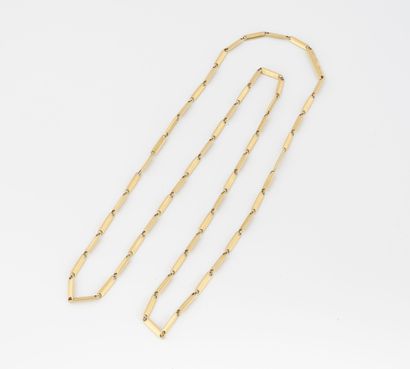 Long necklace in yellow gold (750) with flat...