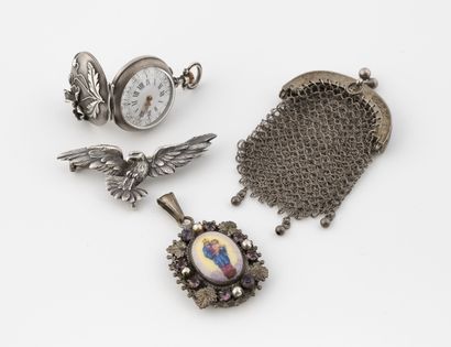 null Lot of three silver jewelry (800) including :
- A brooch in the shape of an...