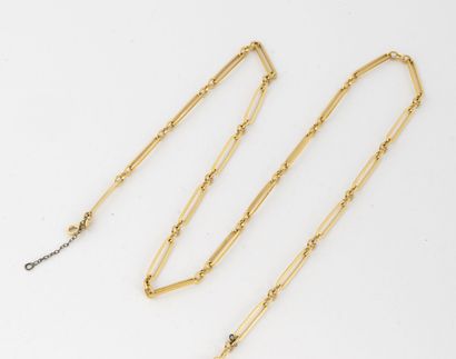 null Necklace in yellow gold (750) with elongated links. 
Clasp ring spring and metal...