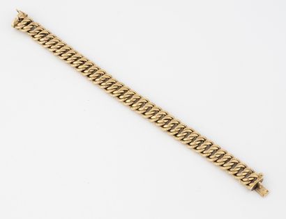 null Yellow gold bracelet (750) with American hollow mesh. 
Ratchet clasp with eight...