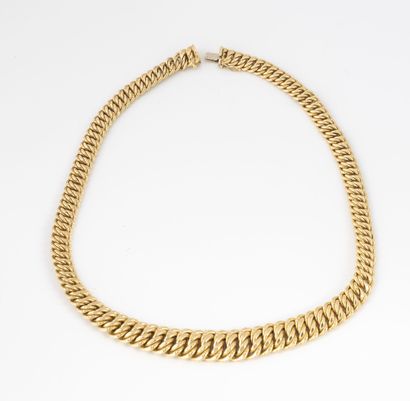 Necklace in yellow gold (750) with American...