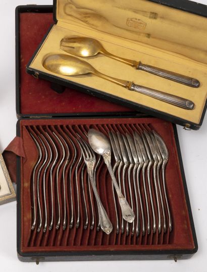 null - Twelve silver flatware (950), with filets and fleurons, and violin spatula,...