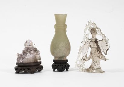 CHINE, XIXème-XXème siècles - vase balustre à panse aplatie sur talon en jade céladon...