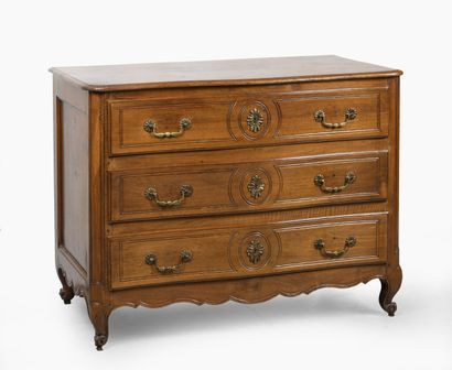 null Molded walnut chest of drawers opening with three drawers on three rows, with...