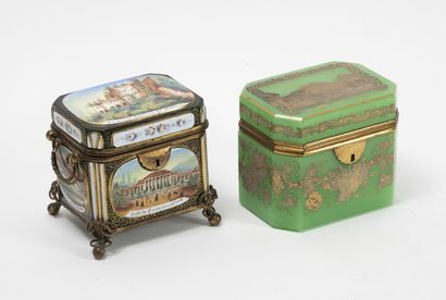 Set of two boxes: 
- One in green opaline...