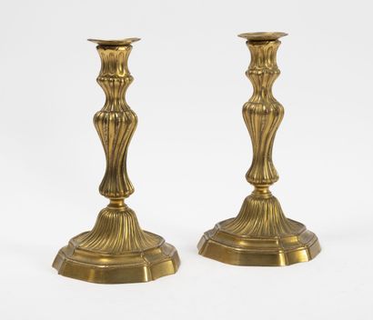 Two pairs of torches :
- one in gilded bronze...
