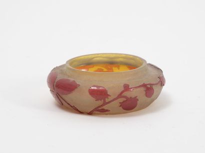 DAUM à Nancy Body of a small candy box. 
Proof in red two-layer glass on yellow background,...