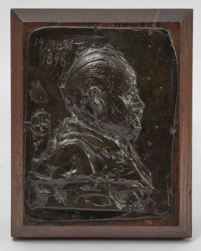 D'après Alexandre CHARPENTIER (1856-1909) Zola de profil, 898.
Bas-relief en bronze...