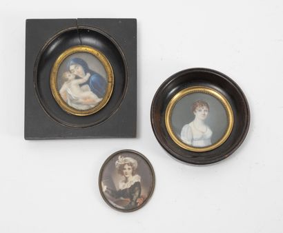 Ecole du XIXème siècle Lot of three miniatures :
- Virgin and child. 
Oval gouache...