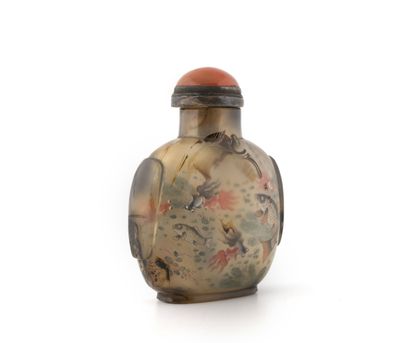 CHINE, fin du XIXème - début du XXème siècle Snuffbox bottle with shoulders in gray...